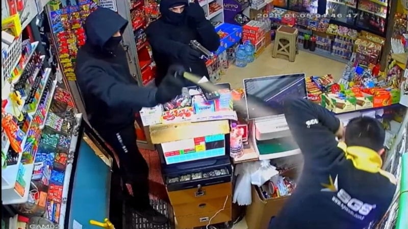 Afyonkarahisar'da market sahibine dehşeti yaşattılar: Gaspçıları polis yakaladı