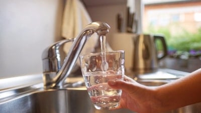 Musluk suyu içilir mi? Su zehirlenmesi belirtileri
