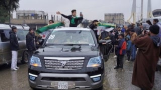 Suriye'nin Tabka kentinde halk, bölgenin YPG/SDG'den kurtarılmasını kutladı