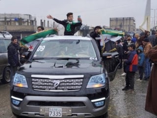 Suriye'nin Tabka kentinde halk, bölgenin YPG/SDG'den kurtarılmasını kutladı