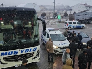 Karakoçan’da Muş–Bursa seferini yapan yolcu otobüsüne saldırı