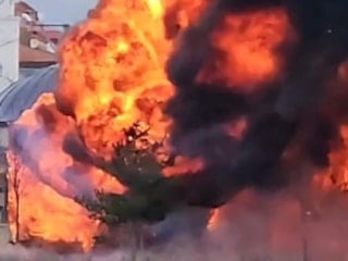 Bursa'da park halindeki tır dorseleri alev alev yandı