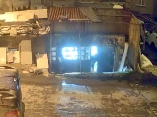 İstanbul'da mermer dükkanından hırsızlık kamerada: Camdan girdi kapıdan çıktı
