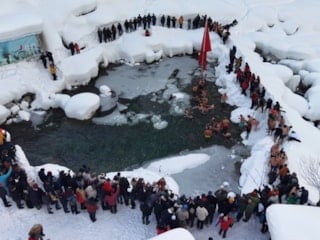 Rize'de 1300 rakımda buzlu gölde cesaret buluşması