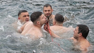 Mudanya’da Epifani Bayramı kapsamında denizden haç çıkarma töreni