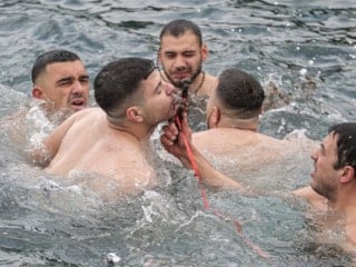 Mudanya’da Epifani Bayramı kapsamında denizden haç çıkarma töreni