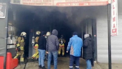Düzce'de kapalı dükkandan çıkan dumanı fark etti: Sanayi çarşısını kurtardı