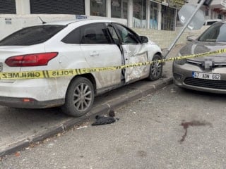 Gaziantep'te kaza sonrası savrulan araç çocuğa çarptı