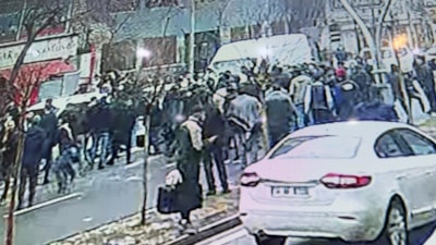 Diyarbakır'da düğünde sokağa taşan kavga kamerada