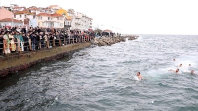 Bursa'da Epifani Bayramı heyecanı: Denizden haç çıkarma töreni yapıldı