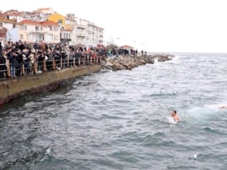 Bursa'da Epifani Bayramı heyecanı: Denizden haç çıkarma töreni yapıldı
