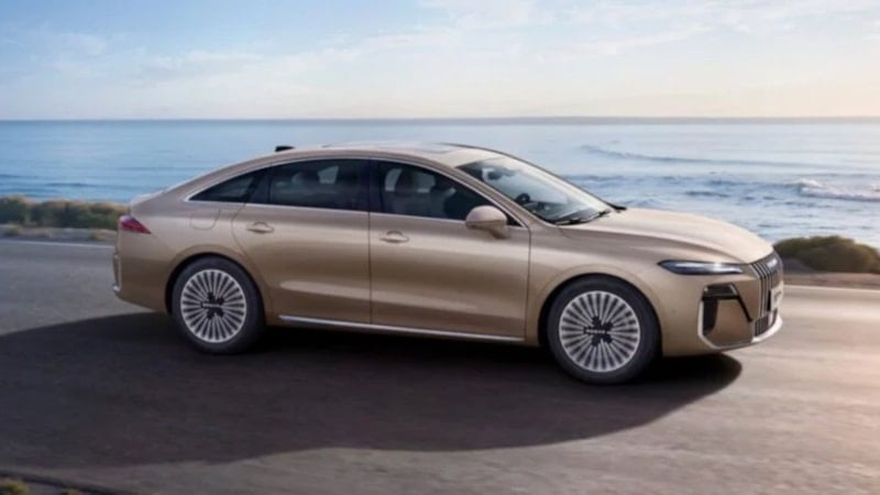 Elektrikli araç pazarına Çin damgası: Tek şarjla 2 bin km yol gidiyor