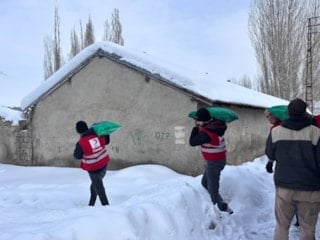 Ağrı’da Kızılay’dan ihtiyaç sahiplerine kömür yardımı