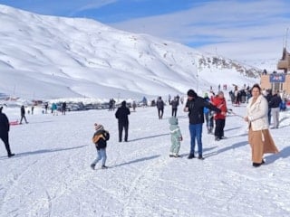 Hakkari'de soğuk hava kar keyfini geride bıraktı