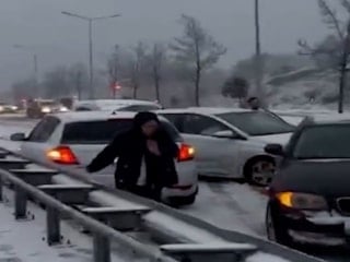 İstanbul'da kar kazaları kameralara yansıdı