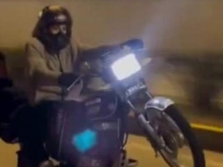 Hatay'da tehlikeli motosiklet gösterisi pahalıya patladı