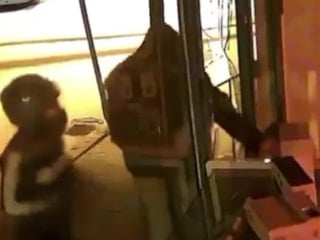 Adana'da telefoncuda parke taşlı soygun