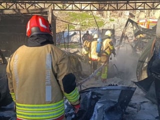 Kahramanmaraş’ta konteyner çarşı alevlere teslim oldu