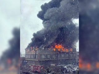 İstanbul'da fabrika yangını: Gökyüzü siyaha büründü