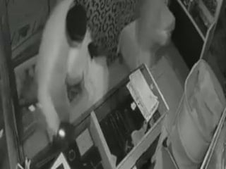 İstanbul'da kuyumcu soygunu kamerada: 40 saniyede 1.5 milyon liralık altın çaldılar