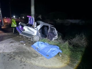 Manisa'da otomobilin elektrik direğine çarptığı kazada 1 kişi hayatını kaybetti
