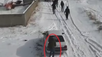 Nevşehir'de köpek dövüştürenlerin 'drone'u görüp kaçtığı anlar kamerada