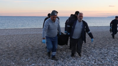 Antalya'da balık tutan bir kişinin oltasına ceset takıldı