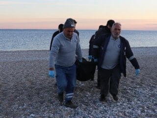 Antalya'da balık tutan bir kişinin oltasına ceset takıldı