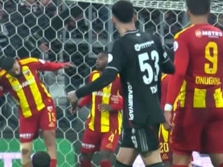 Dolmabahçe'de tartışmalı pozisyon: Beşiktaş'tan "malum görüntüler" paylaşımı