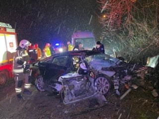 Bursa'da ağaca çarpan otomobildeki 2 kişi öldü