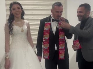 Amasya'da damada takı yerine çubuk kraker taktılar