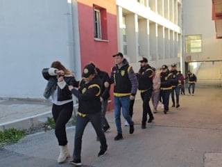 Adana'da fuhuş yaptıran masaj salonlarına operasyon: 14 tutuklama