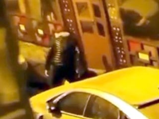 İstanbul'da tartıştığı kadını darbetti