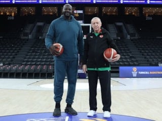 Cumhurbaşkanı Erdoğan, Shaquille O'Neal ile basketbol oynadı
