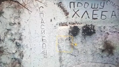 Ukrayna drone'u karşılaştığı zor durumdaki kadına yiyecek taşıdı