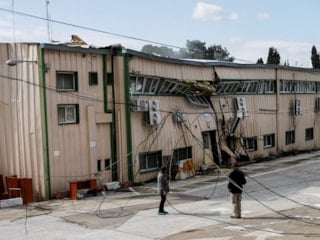 İsrail, işgal altındaki Doğu Kudüs'te UNRWA merkezini yıkmaya başladı