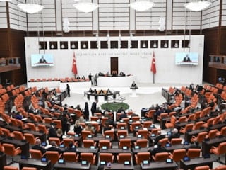 TBMM'de Türk bayrağına yönelik hain saldırıya ortak tepki