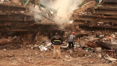 Pakistan'daki AVM yangınında ölü sayısı 28'e yükseldi