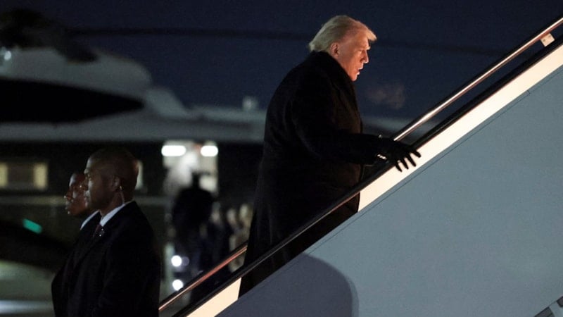Trump'ın arızalanan uçağı havalandıktan kısa süre sonra Washington'a döndü