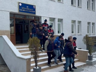 Bilecik'te yaşlı kadını sahte polis yalanıyla dolandırdılar, JASAT yakaladı