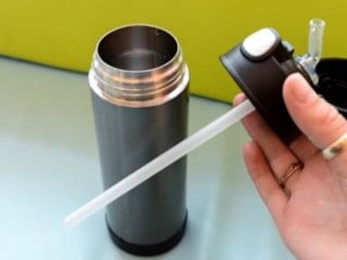 Termos, suluk, şişe fark etmiyor… Kokuyorsa deneyin, iki malzeme yetiyor