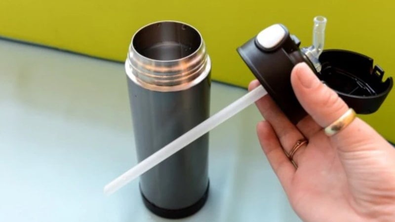 Termos, suluk, şişe fark etmiyor… Kokuyorsa deneyin, iki malzeme yetiyor