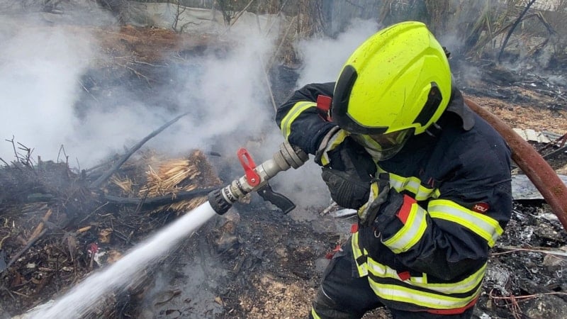 Mersin'de korkutan hurdalık yangını