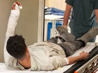 Bursa'da kırılan cam ile bileği kesilen genç ağır yaralandı