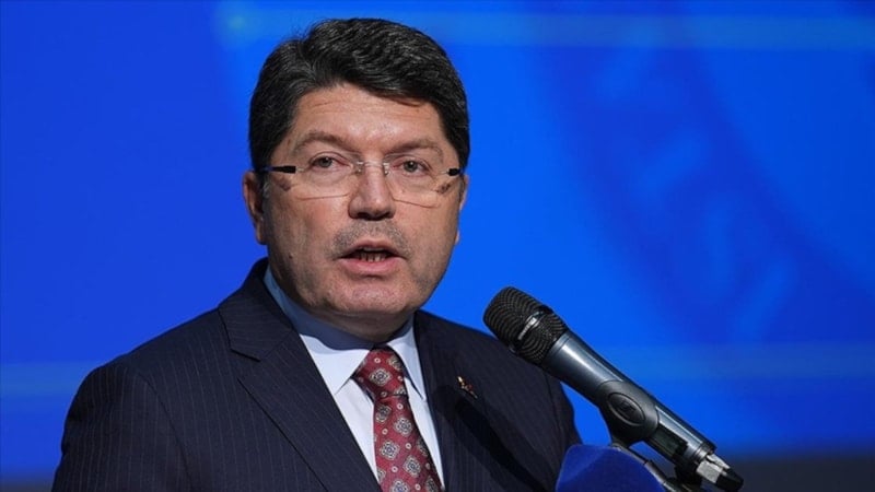 Yılmaz Tunç: Türk bayrağına provokatif saldırıya ilişkin 14 kişi gözaltına alındı