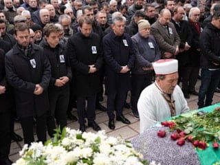 Özgür Özel, CHP'li Meliha Nalan Can'ın eşinin cenazesine katıldı