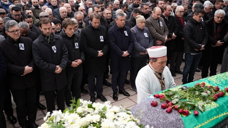 Özgür Özel, CHP'li Meliha Nalan Can'ın eşinin cenazesine katıldı