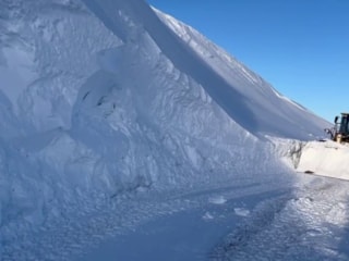 Erzurum’da kar kalınlığı 3 metreyi buldu