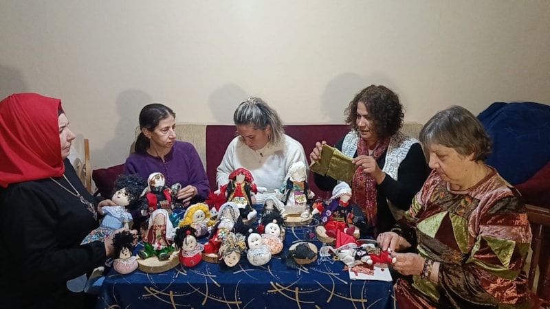 Geri dönüşümden sanata: Edirne’de bez bebekler yeniden doğuyor