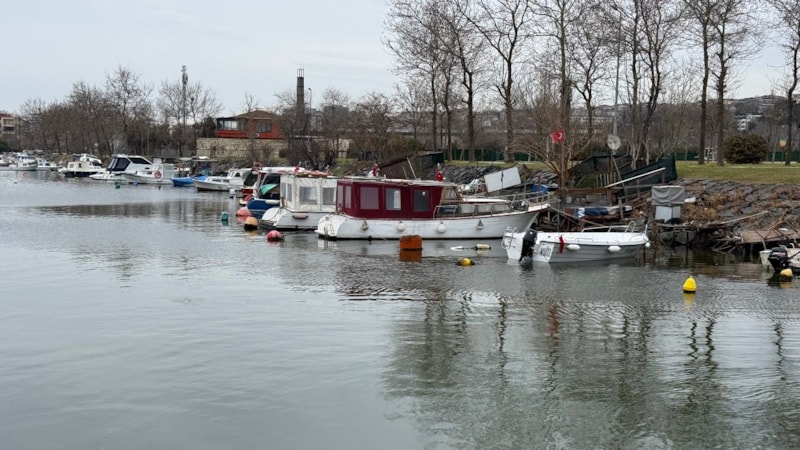 Menekşe sahilinde kum engeli: Balıkçılar denize açılamıyor